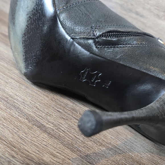 Tory Burch Lorelei Charcoal Gray Black Leather Point Toe Ankle Boot Bootie Sz 7M - Picture 13 of 16